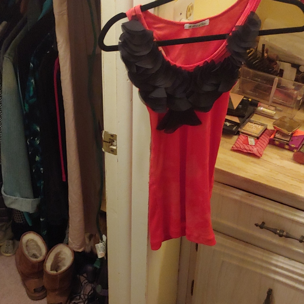 Top - Picture 2 of 4